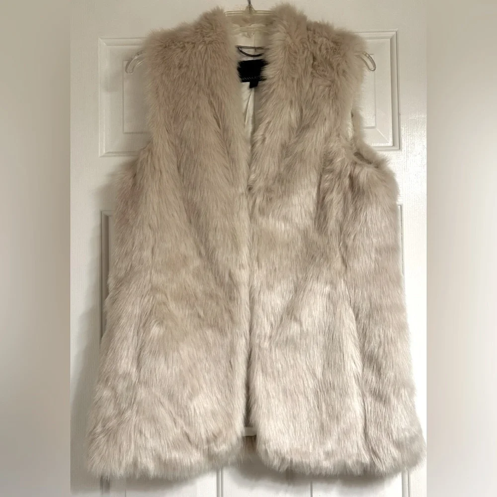 Banana Republic faux fur vest size small - Picture 1 of 8